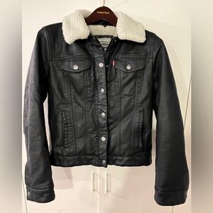Super-warm, on trend Levi’s faux lather jacketed with fleece trim.
